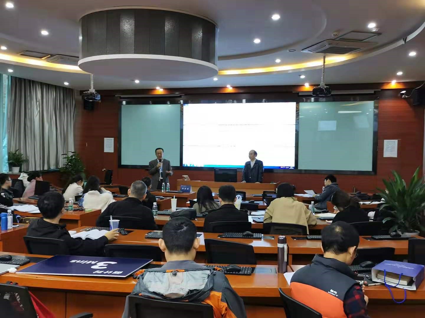  深圳EMC易倍数据科技有限公司